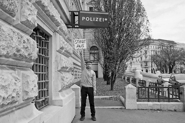 Julian Palacz ⋅ Polizei stirbt aus (1)